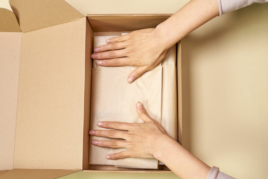 Packing an e-commerce box